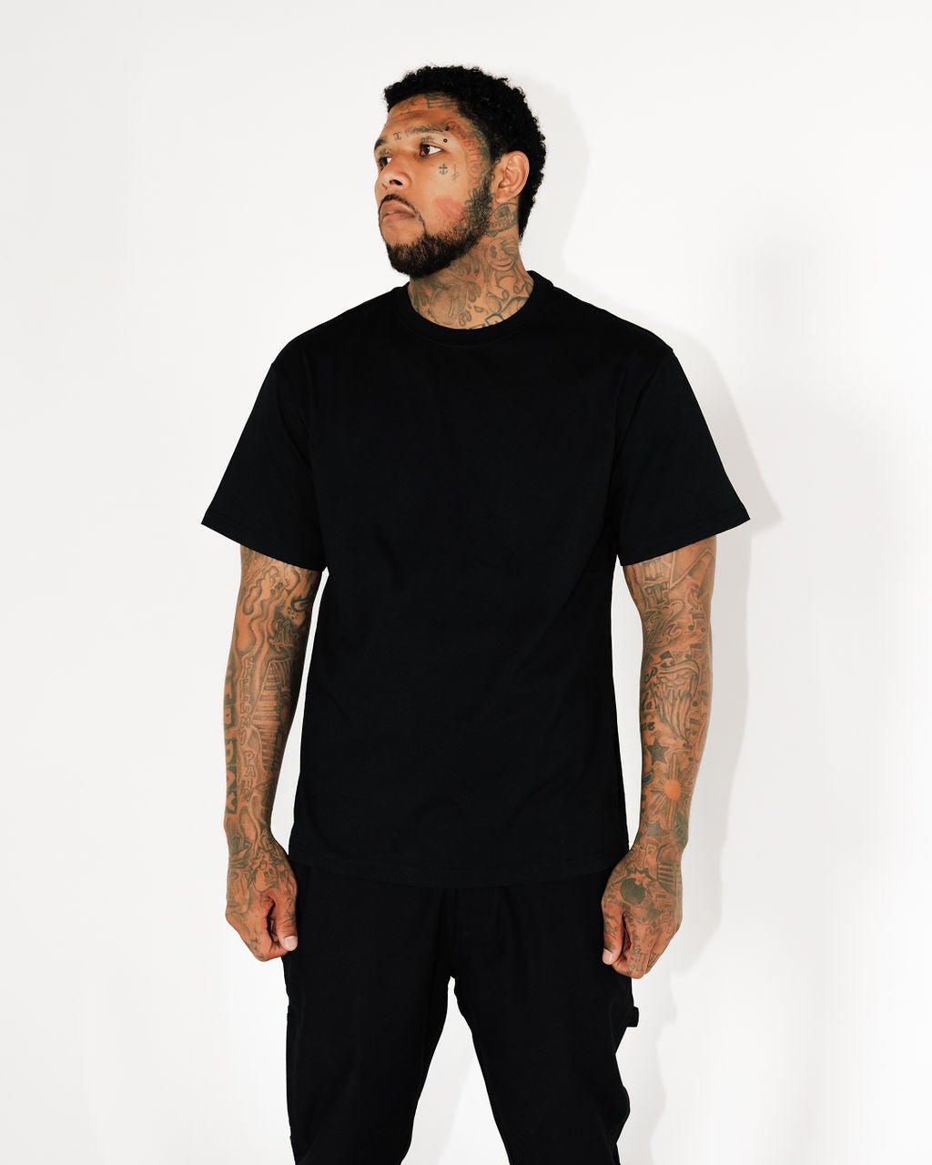 LE LIAISON ESSENTIAL TEE (BLACK)